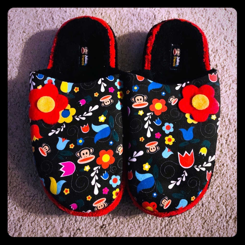 NWOT PAUL FRANK FLOWER HOUSE FUZZY SLIPPERS